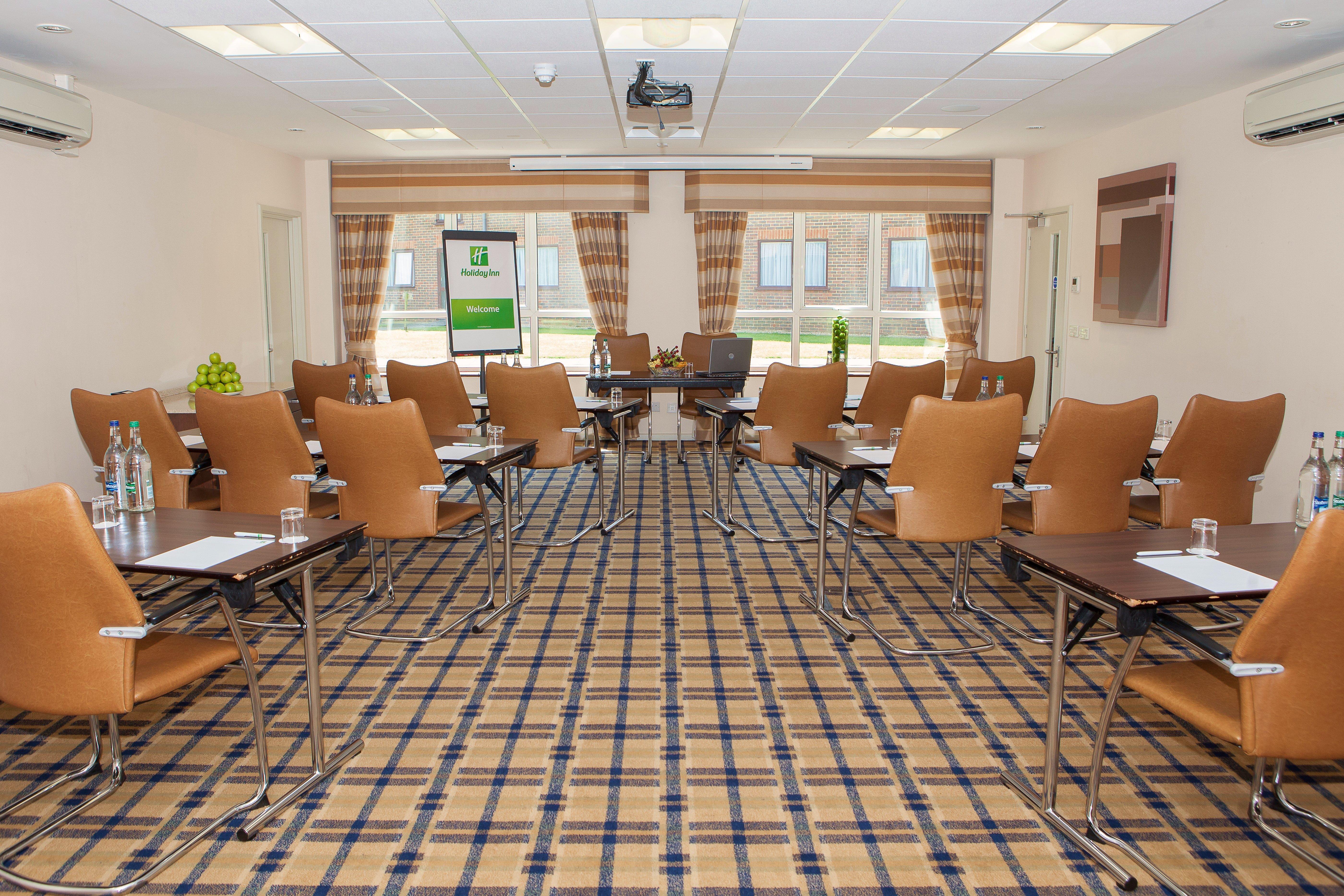 Holiday Inn London Gatwick - Worth By Ihg Crawley  Exterior photo