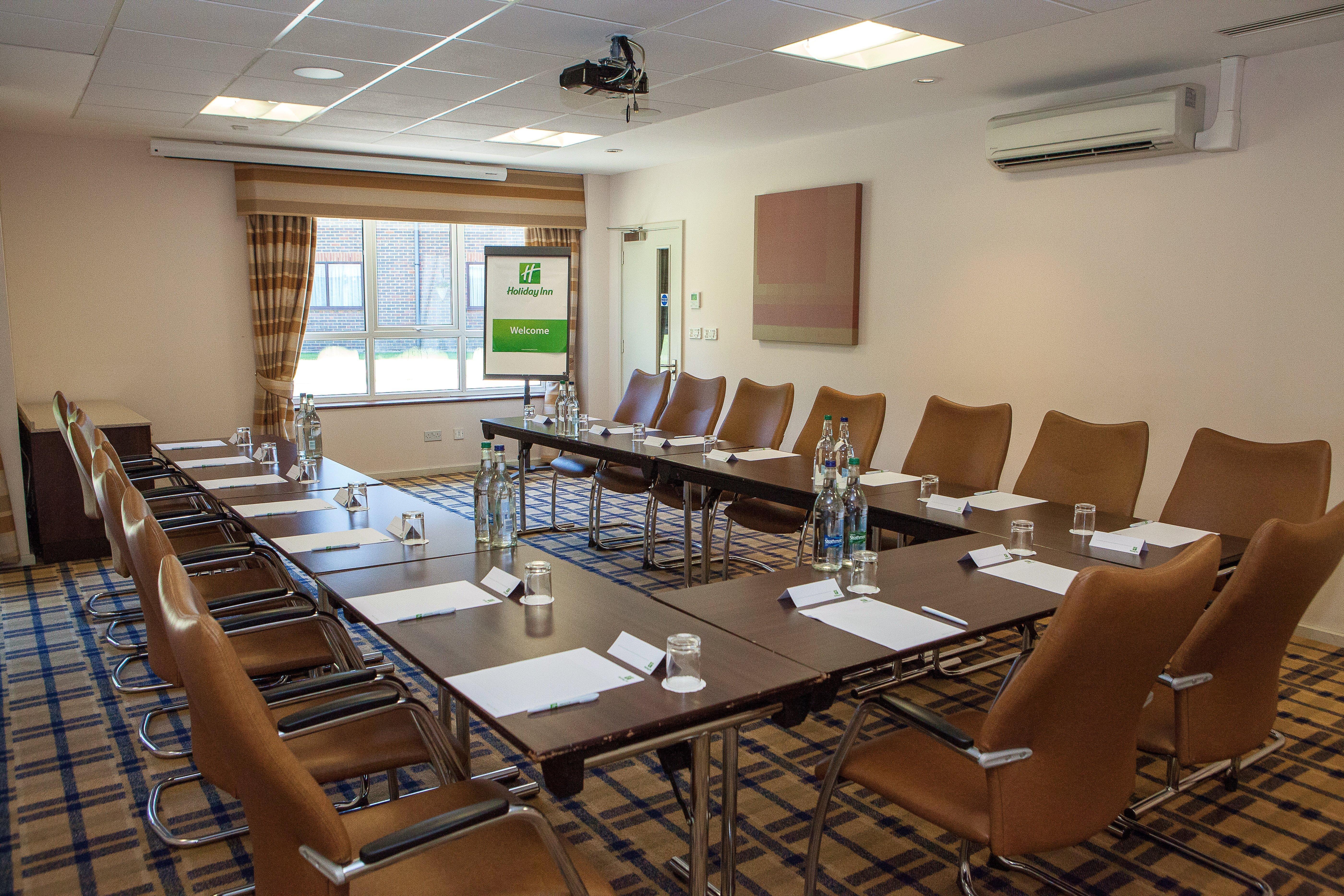 Holiday Inn London Gatwick - Worth By Ihg Crawley  Exterior photo